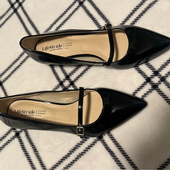 Life Stride Black Heels Elegant Design - Picture 5 of 5